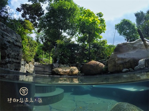 听说玛御谷温泉小镇入驻了心花怒放的网红酒店